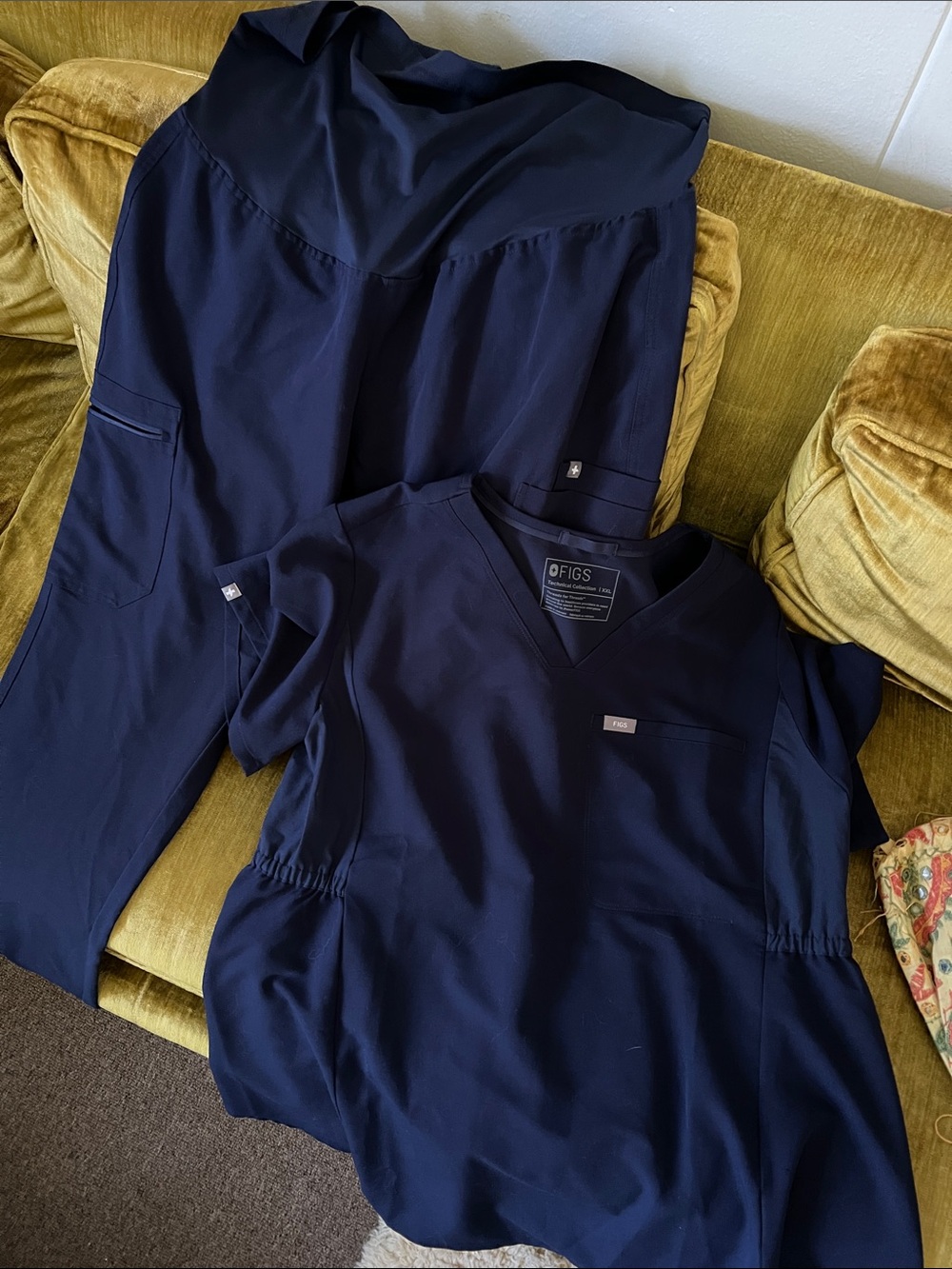 Figs Maternity Navy V-Neck Scrub Top and Matching Pants Top XXL, Bottoms XL